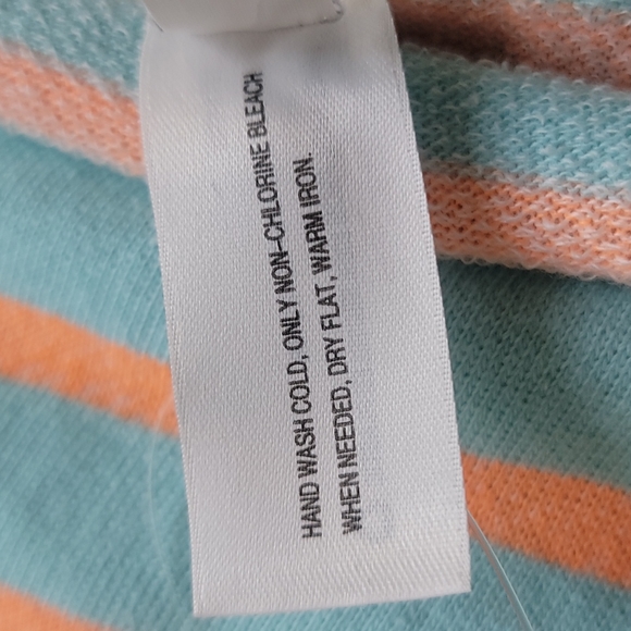 GAP Infinity Scarf - Picture 5 of 6